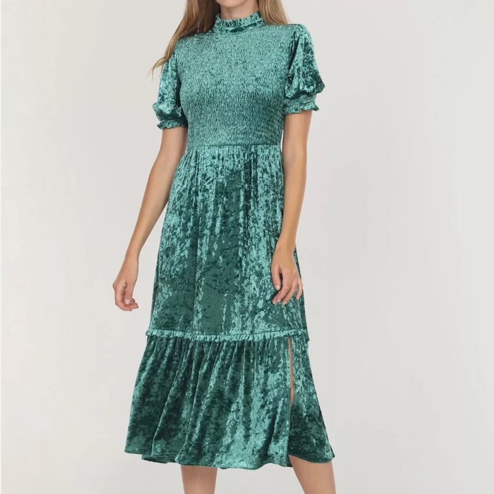 Adelyn Rae NWT Crushed Velvet Emerald Dress